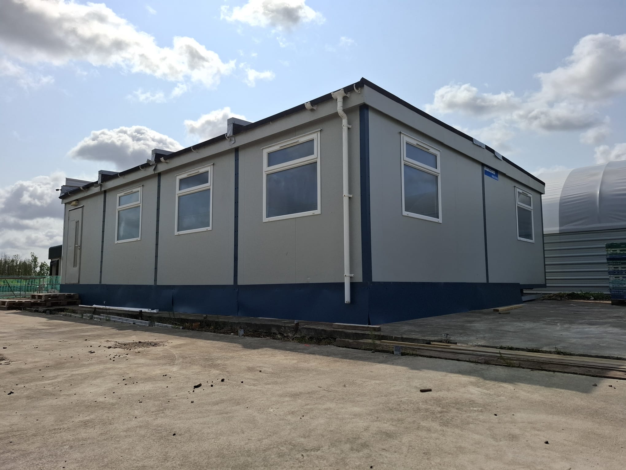 Mid-size office unit at Jaypee Storage